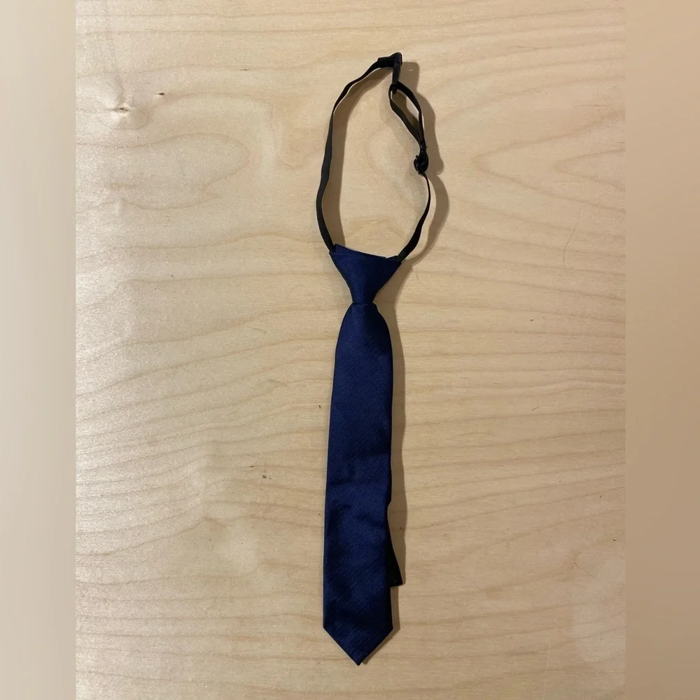 H & M Child’s Tie (H)